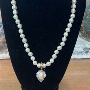 Elegant Pearl Necklace with Gold and rhinestone detachable pendant